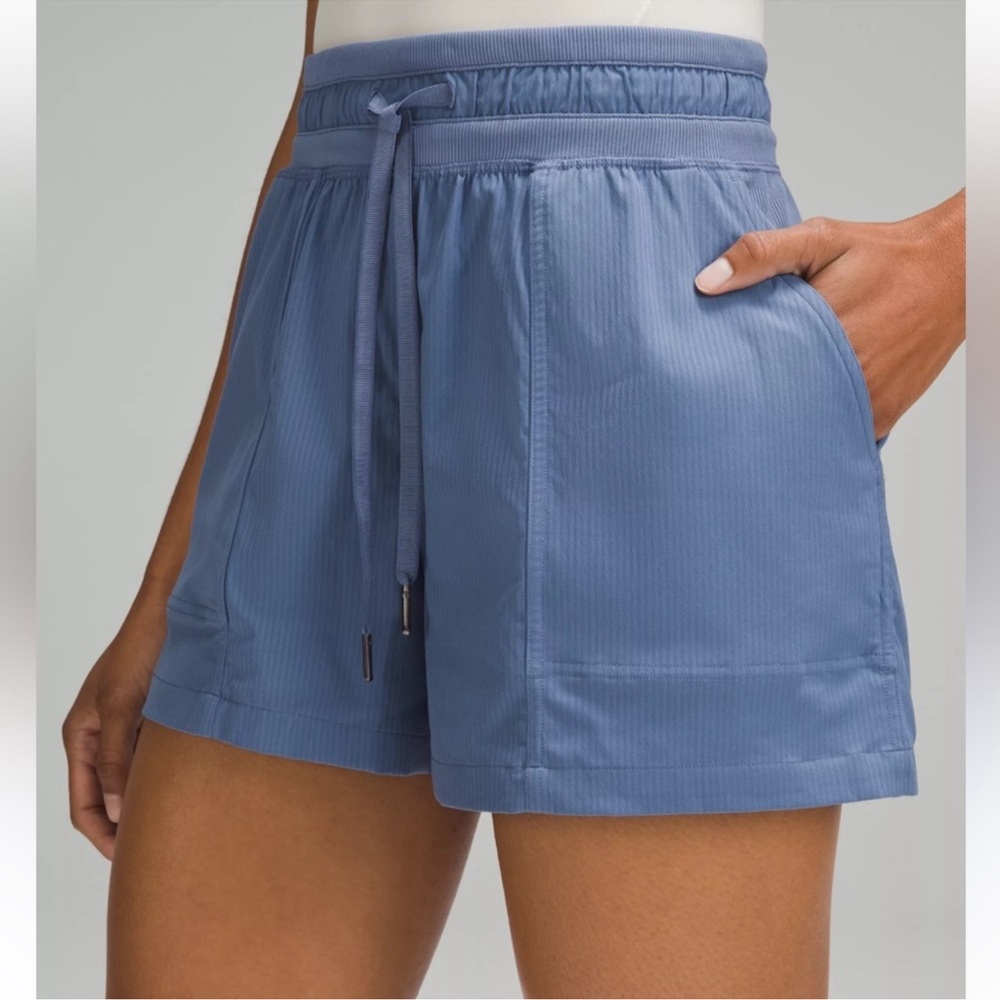 Lululemon‎ Dance Studio High-Rise Short 3.5” in Oasis Blue Sz 2
